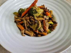 salteado-oriental-de-cogumelos-e-legumes