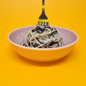espaguete de pupunha com molho de funghi seco